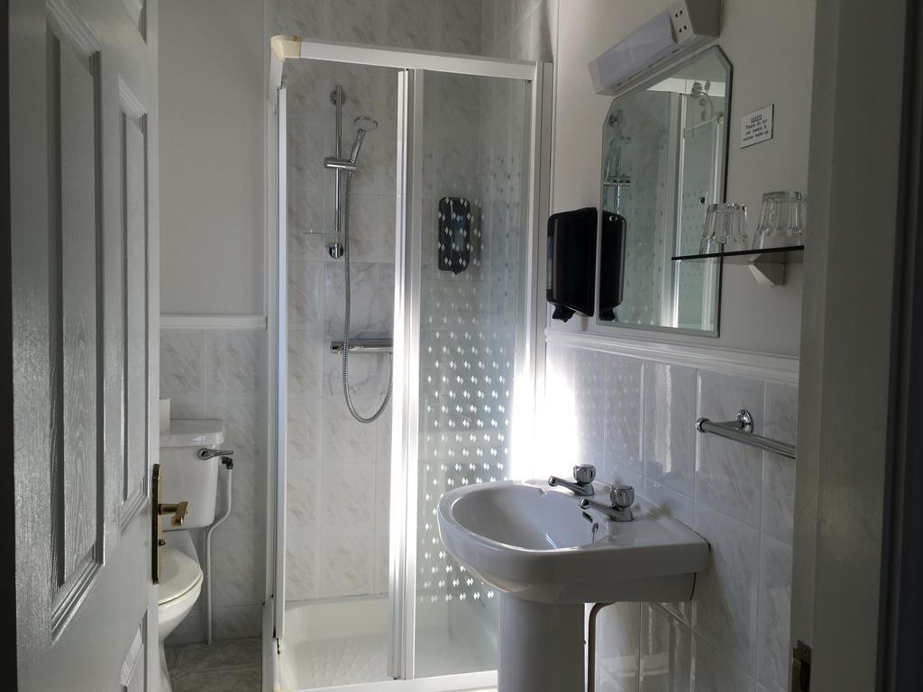 Westwinds Guestlodge Голуэй Экстерьер фото